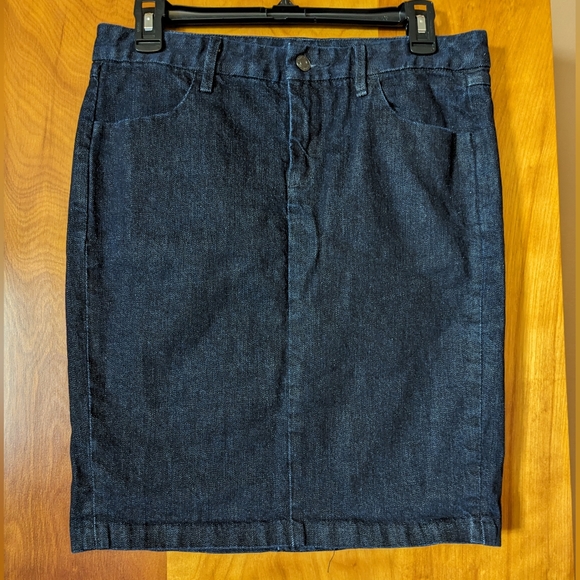 Gap denim skirt, knee length size 27 or equivalent to a size 4 - Picture 1 of 4